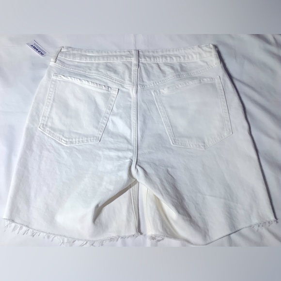 OLD NAVY WOMENS WHITE SHORTS SIZE 14 NEW WITH TAGS - Picture 2 of 4